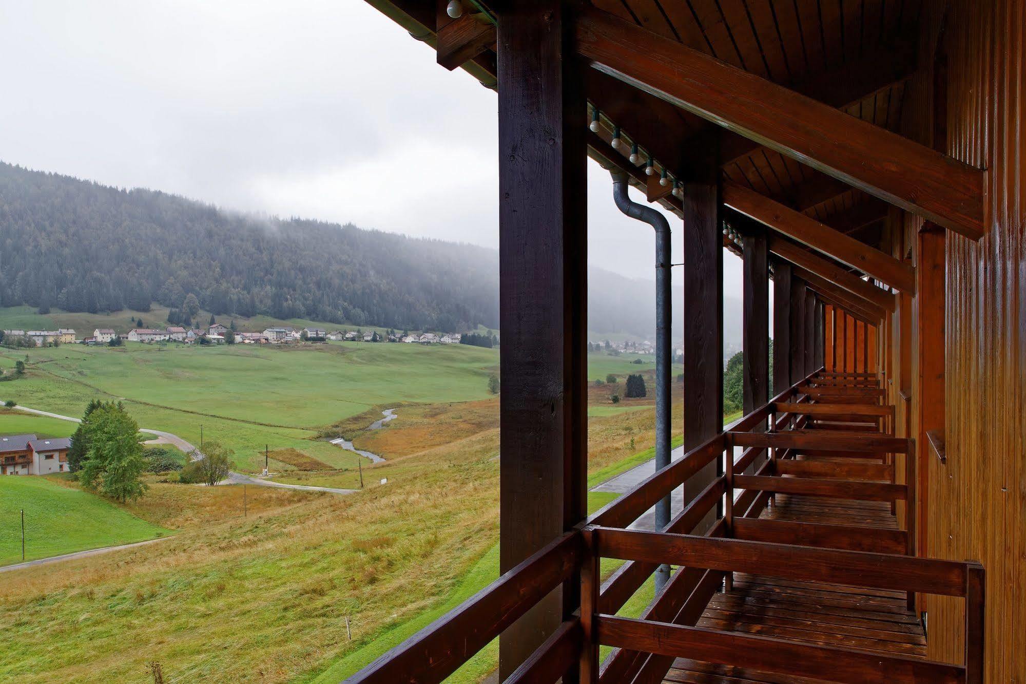 Hotel Club Le Risoux Bois-dʼAmont Екстериор снимка